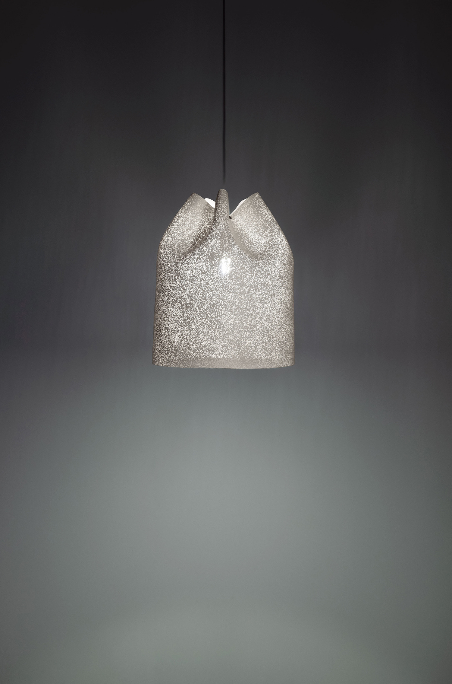 Suspension Agasallo par Héctor Serrano x a-emotional Light Suspension Agasallo par Héctor Serrano x a-emotional Light
