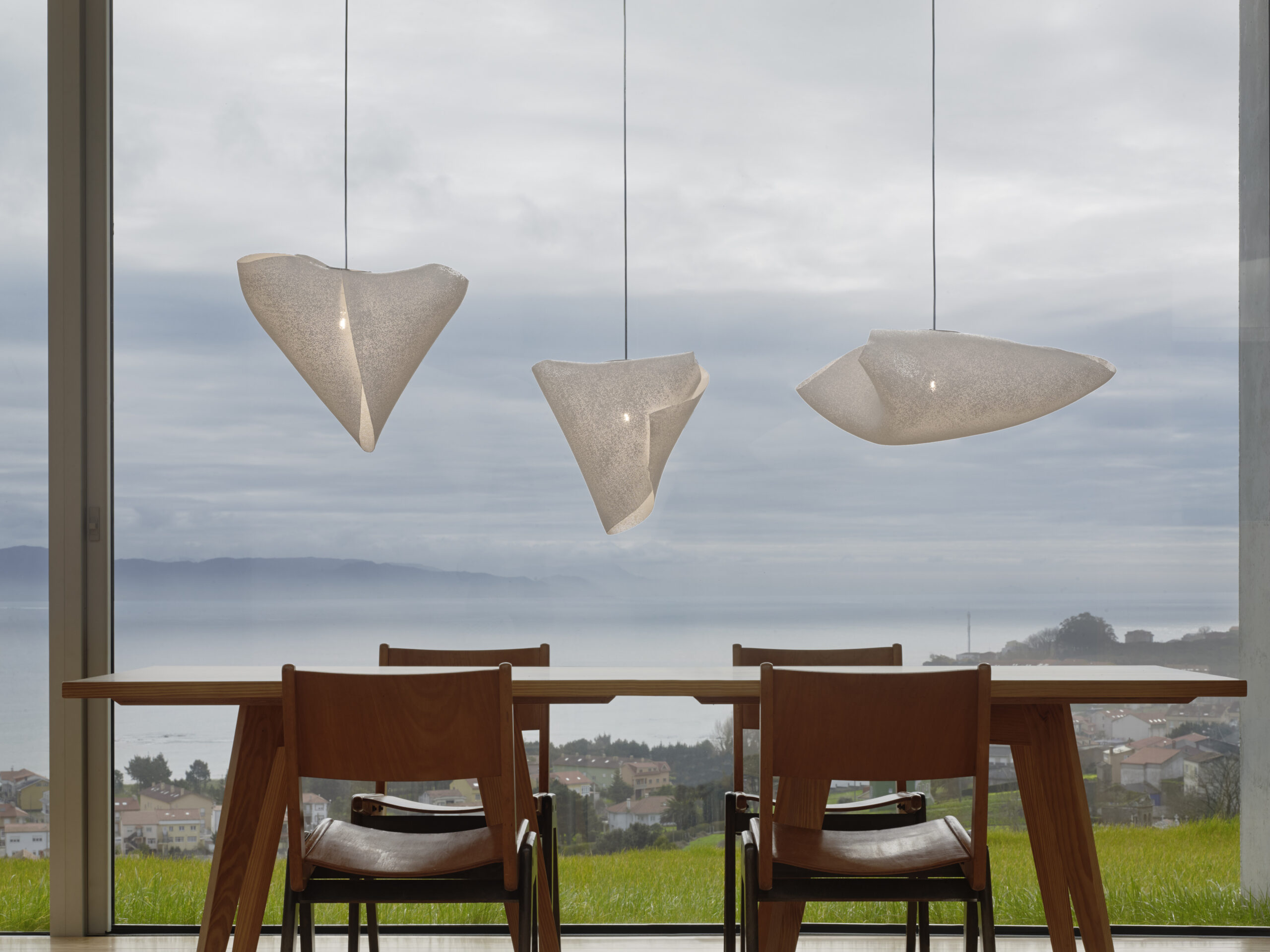 Suspension Ballet par Héctor Serrano x a-emotional Light Suspension Ballet par Héctor Serrano x a-emotional Light