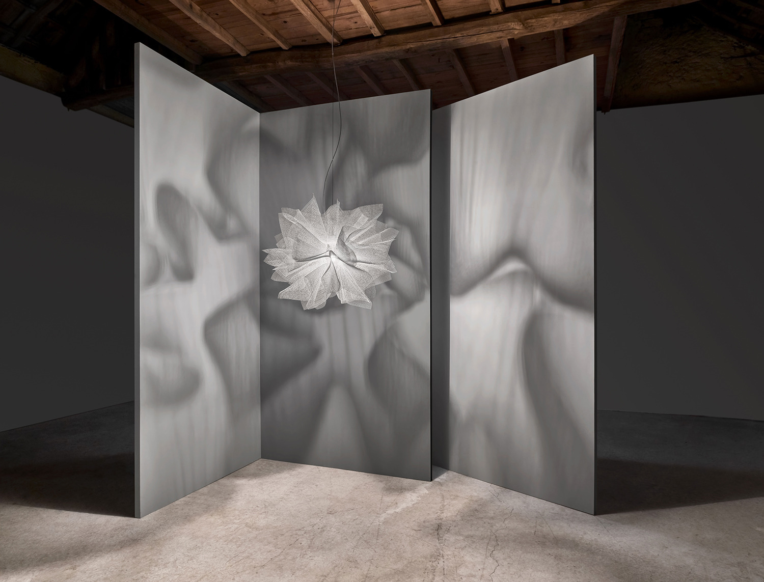 Suspension Fluo par Arturo Álvarez x a-emotional Light