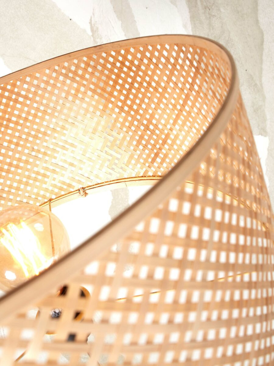 Lampadaire Java AP en bamboo au design naturel par Good & Mojo Lampadaire Java AP en bamboo au design naturel par Good & Mojo