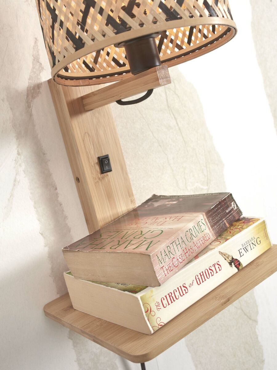 Applique Java W1 avec étagère en bamboo au design naturel par Good & Mojo Applique Java W1 avec étagère en bamboo au design naturel par Good & Mojo