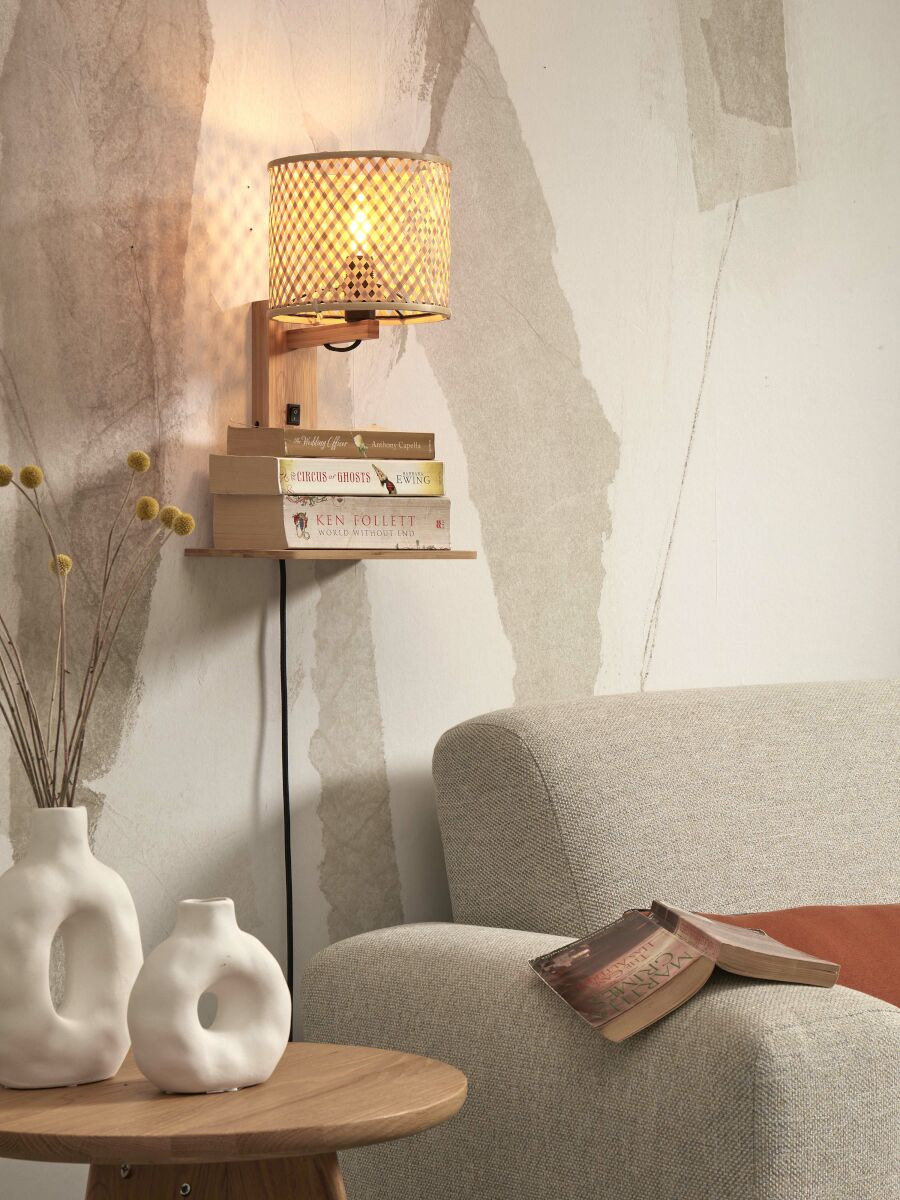 Applique Java W1 avec étagère en bamboo au design naturel par Good & Mojo Applique Java W1 avec étagère en bamboo au design naturel par Good & Mojo