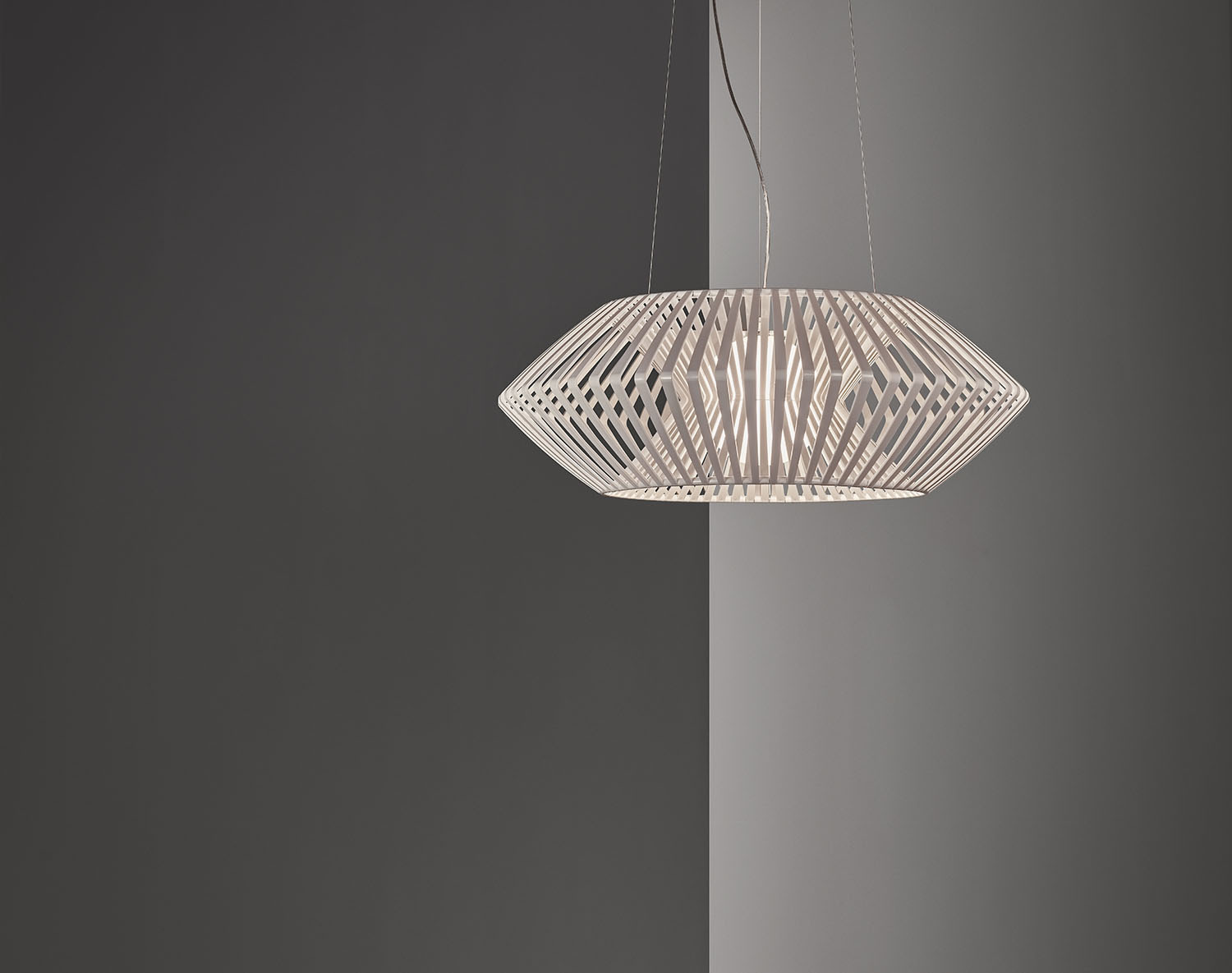 Suspension V par Héctor Serrano x a-emotional Light