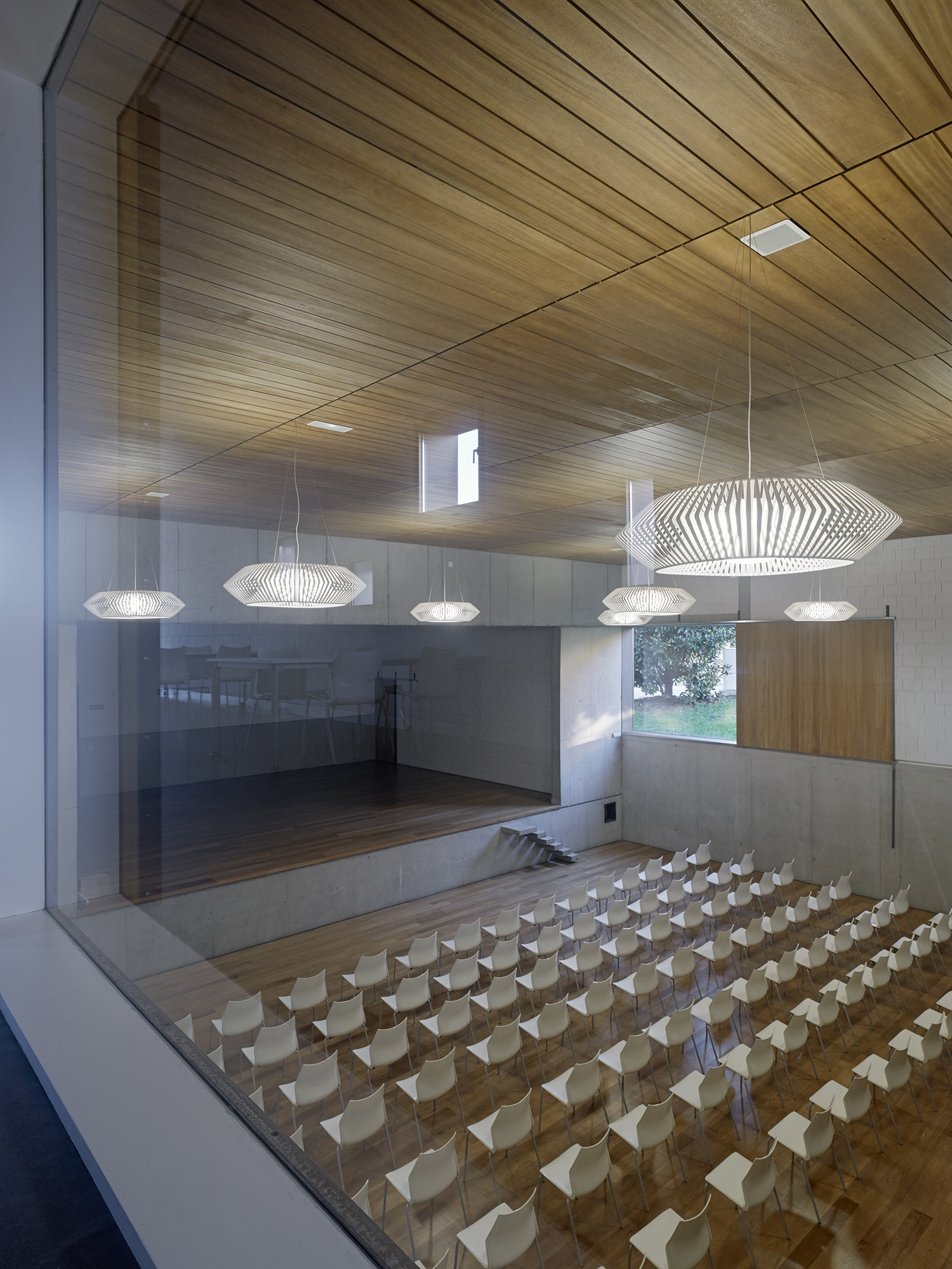Suspension V par Héctor Serrano x a-emotional Light