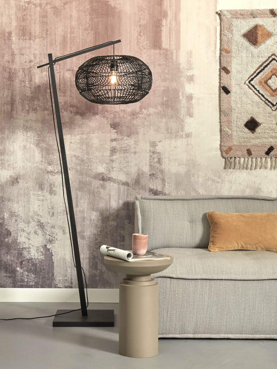 Lampadaire Madeira en rotin naturel au design naturel par Good & Mojo