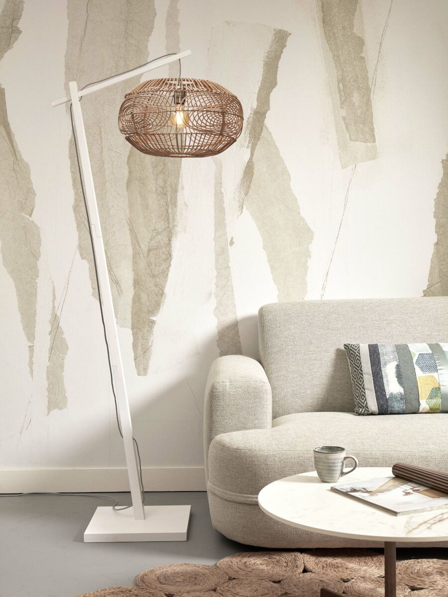 Lampadaire Madeira en rotin naturel au design naturel par Good & Mojo Lampadaire Madeira en rotin naturel au design naturel par Good & Mojo