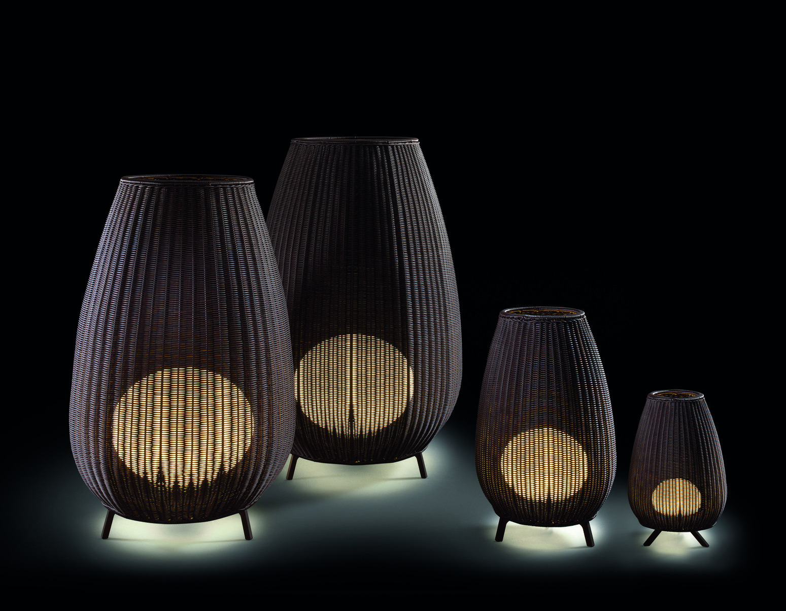 Lampadaire extérieur Amphora 01 en fibre synthétique par Alex Fernández Camps & Gonzalo Milà x Bover Lampadaire extérieur Amphora 01 en fibre synthétique par Alex Fernández Camps & Gonzalo Milà x Bover