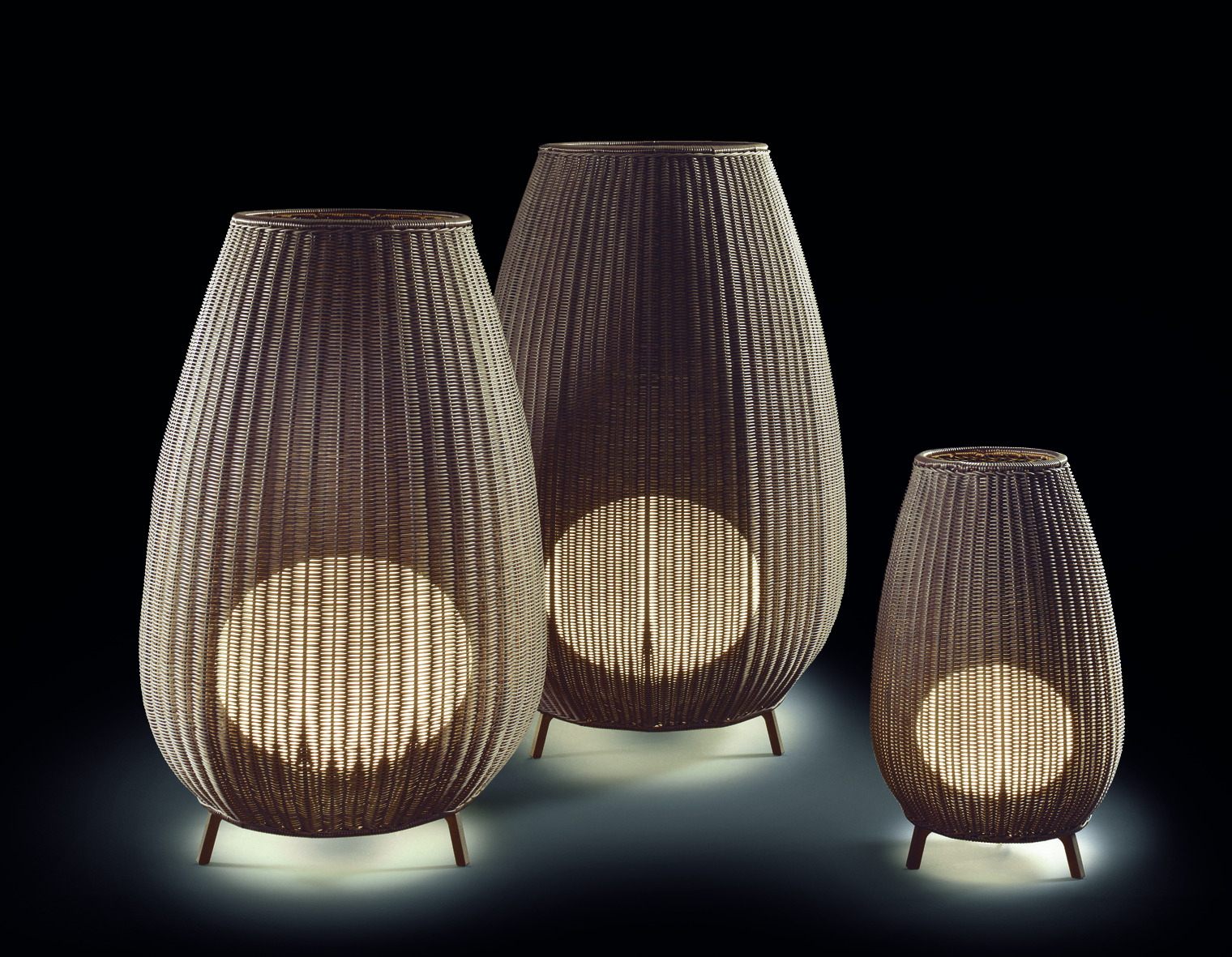 Lampe à poser extérieur Amphora en fibre synthétique par Alex Fernández Camps & Gonzalo Milà x Bover Lampe à poser extérieur Amphora en fibre synthétique par Alex Fernández Camps & Gonzalo Milà x Bover