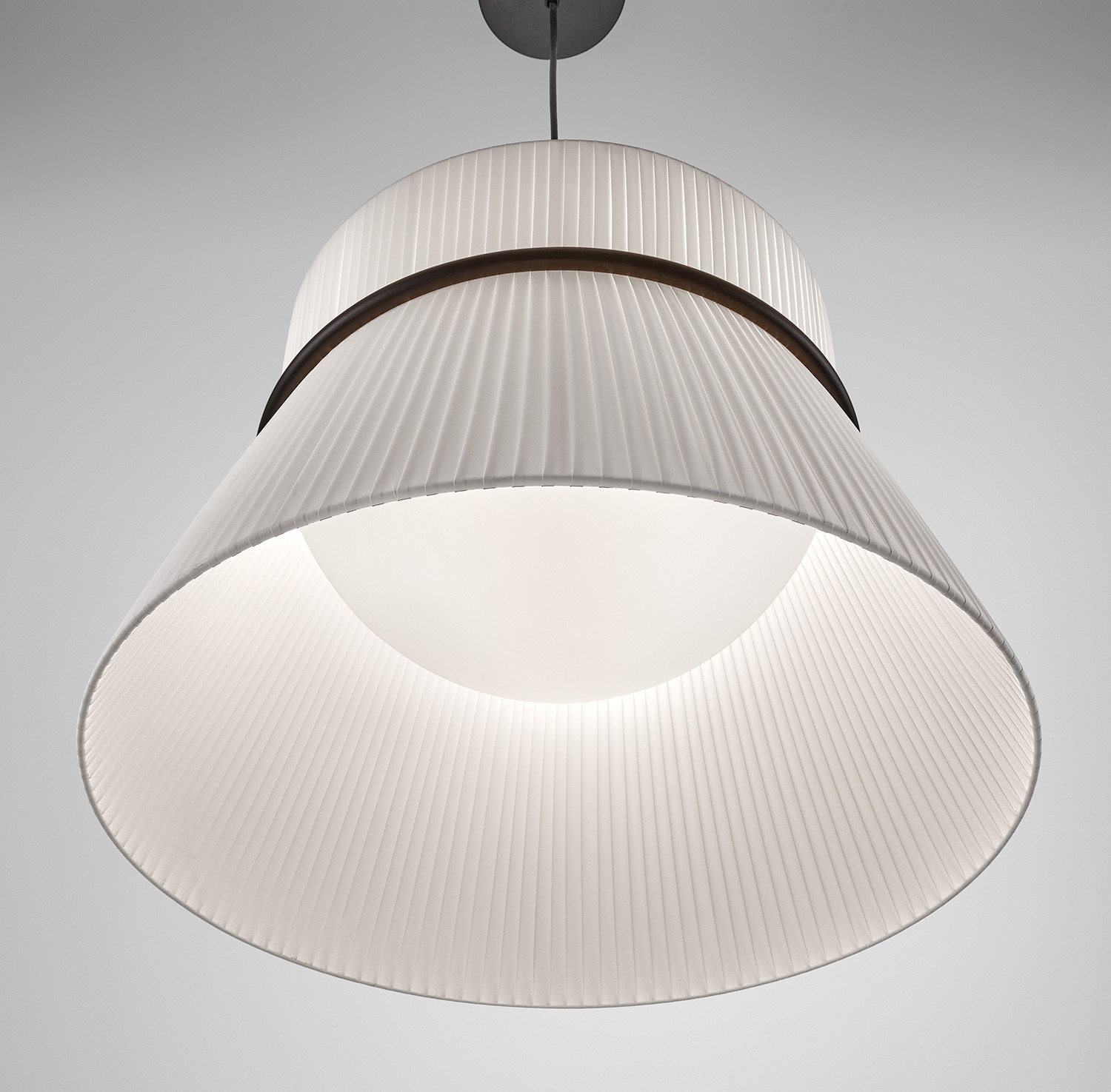 Suspension Folie S60 en polycarbonate par Christophe Mathieu x Bover Suspension Folie S60 en polycarbonate par Christophe Mathieu x Bover