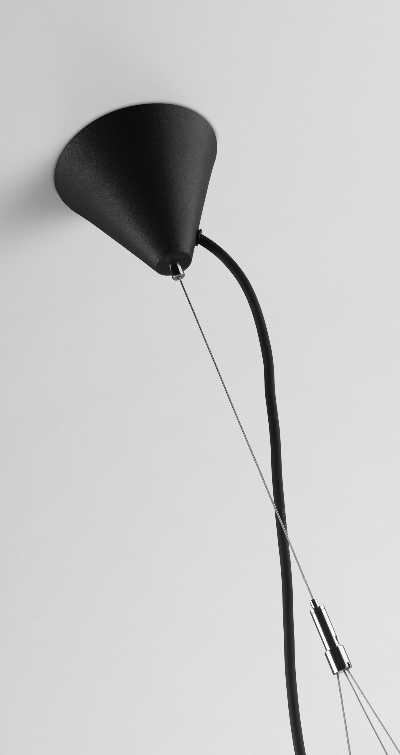 Suspension extérieur Fora en fibre synthétique par Alex Fernández Camps & Gonzalo Milà x Bover Suspension extérieur Fora en fibre synthétique par Alex Fernández Camps & Gonzalo Milà x Bover