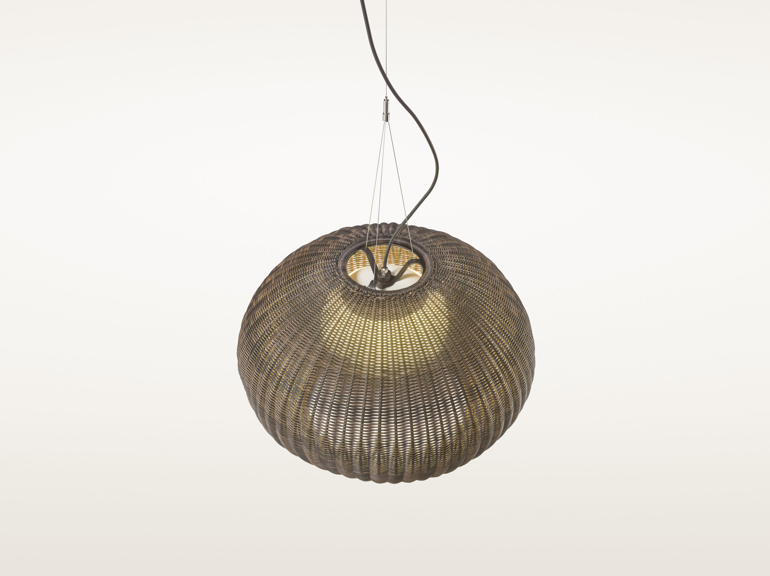 Suspension Garota S en fibre synthétique par Alex Fernández Camps & Gonzalo Milà x Bover Suspension Garota S en fibre synthétique par Alex Fernández Camps & Gonzalo Milà x Bover