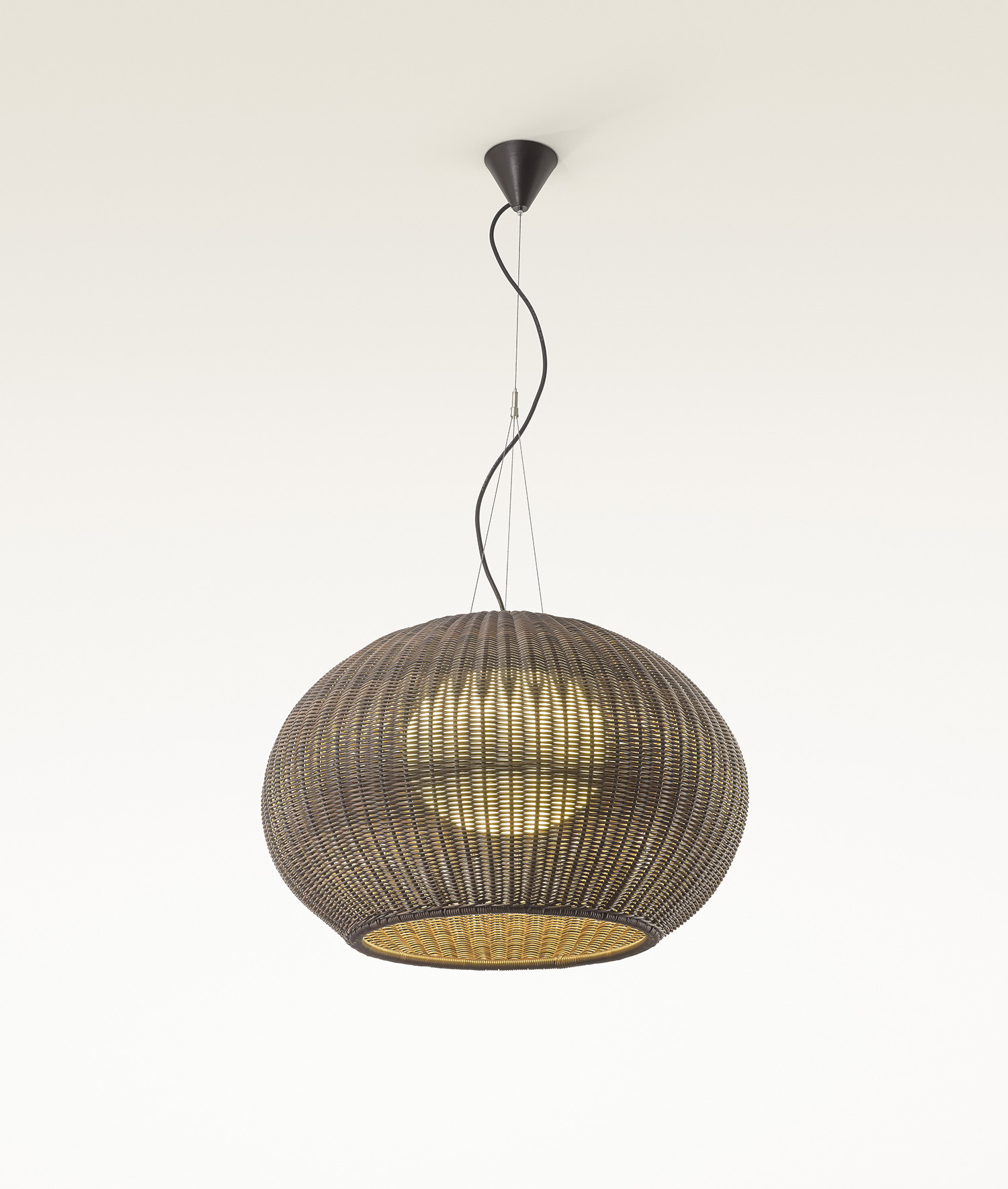 Suspension Garota S en fibre synthétique par Alex Fernández Camps & Gonzalo Milà x Bover Suspension Garota S en fibre synthétique par Alex Fernández Camps & Gonzalo Milà x Bover
