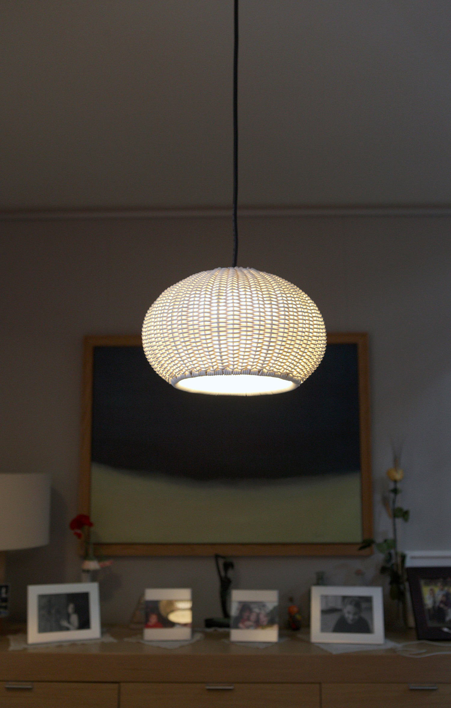 Suspension Garota S en fibre synthétique par Alex Fernández Camps & Gonzalo Milà x Bover Suspension Garota S en fibre synthétique par Alex Fernández Camps & Gonzalo Milà x Bover