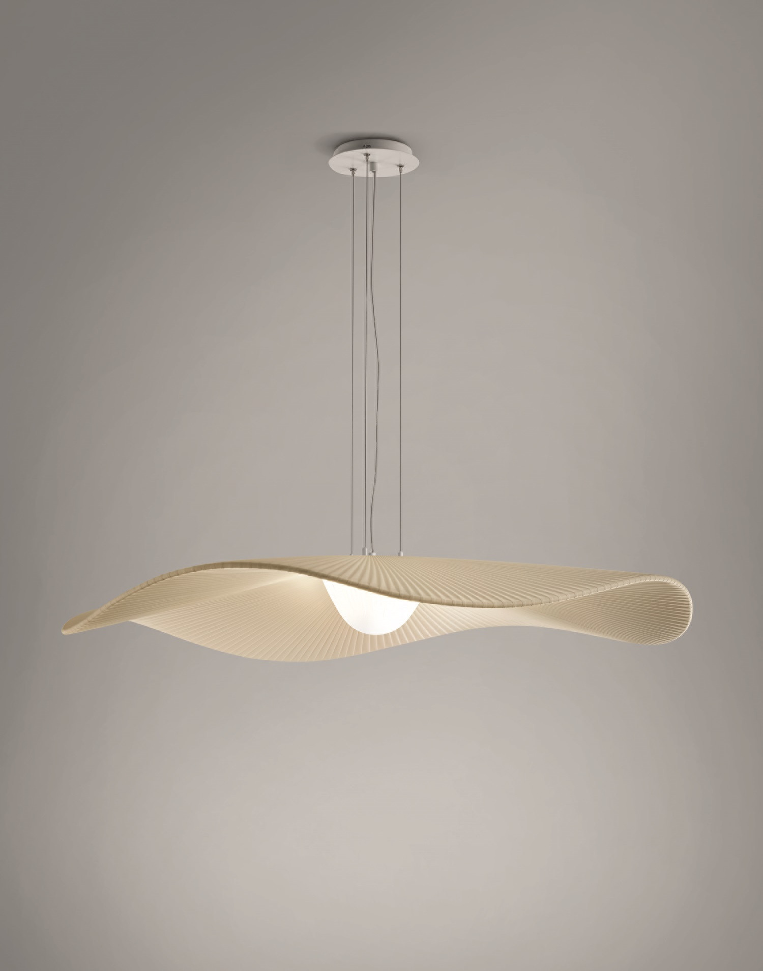 Suspension Mediterrània S/105 en polycarbonate par Alex Fernández Camps x Bover Suspension Mediterrània S/105 en polycarbonate par Alex Fernández Camps x Bover