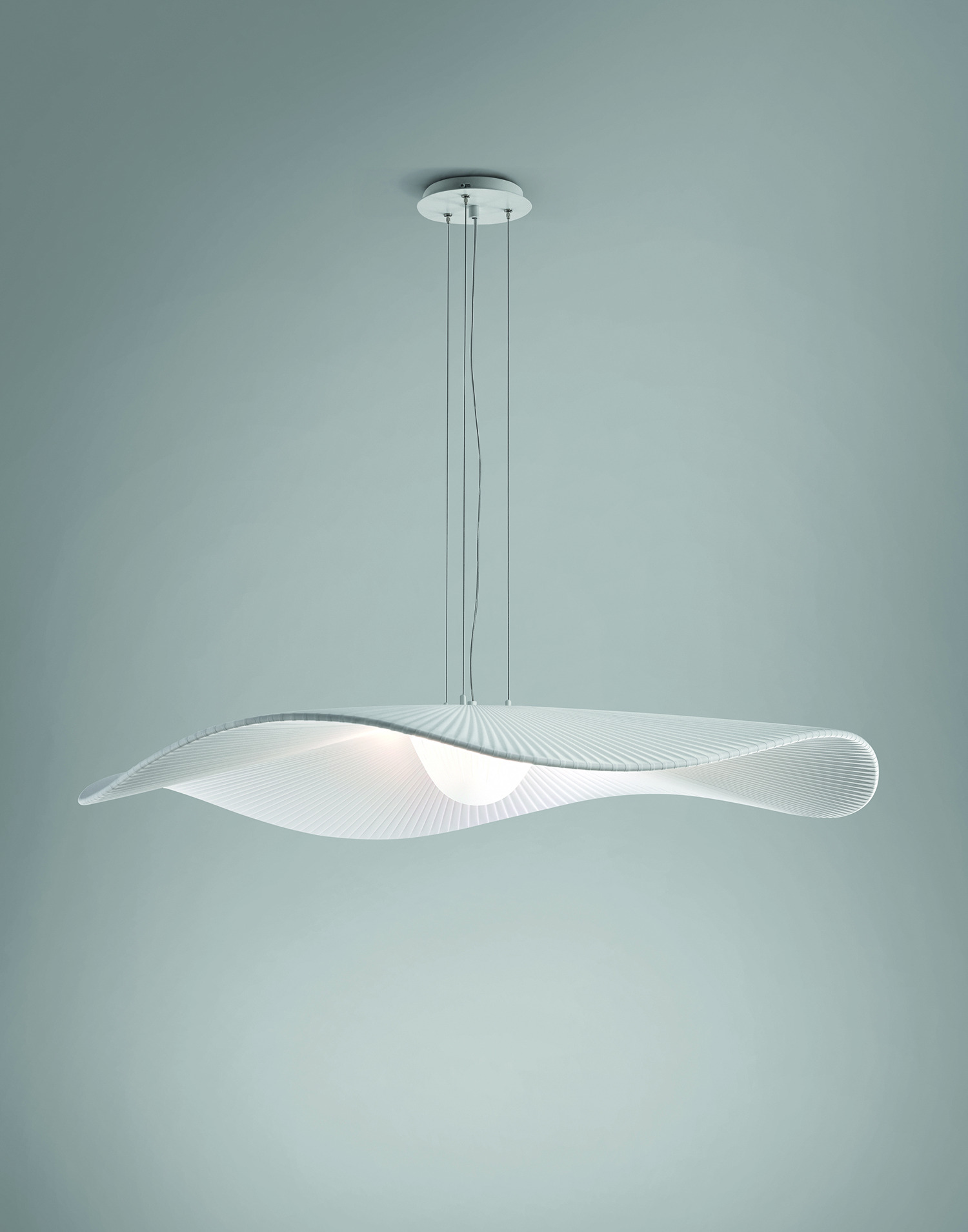 Suspension Mediterrània S/105 en polycarbonate par Alex Fernández Camps x Bover Suspension Mediterrània S/105 en polycarbonate par Alex Fernández Camps x Bover
