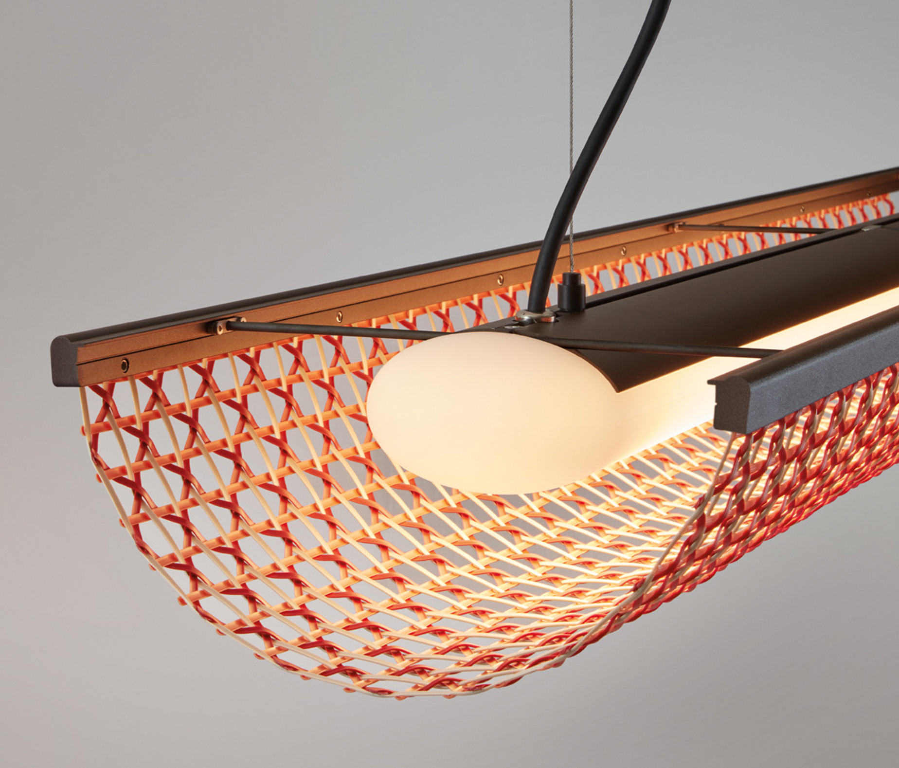Suspension extérieur Nans S/140 en polyéthylène par Joana Bover x Bover