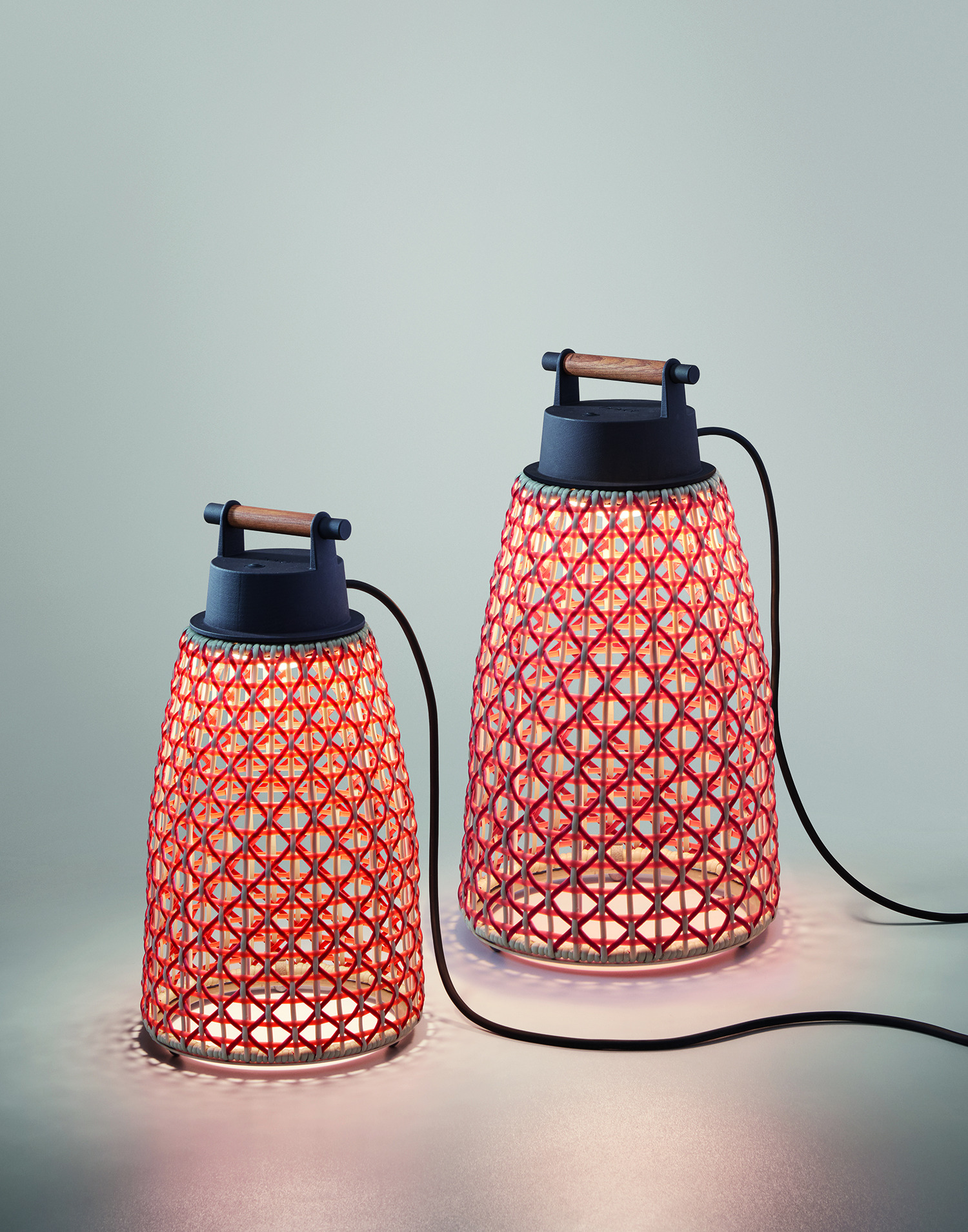 Lampe à poser d'extérieur Nans Portable en fibre synthétique par Joana Bover x Bover Lampe à poser d'extérieur Nans Portable en fibre synthétique par Joana Bover x Bover