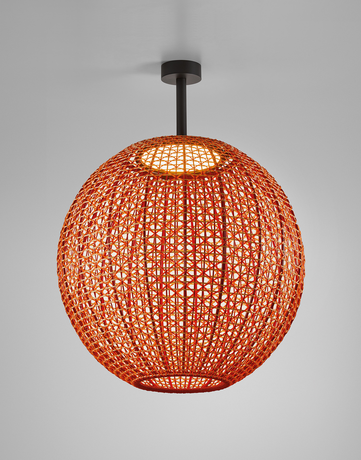 Plafonnier extérieur Nans Sphere PF en fibre synthétique par Joana Bover x Bover Plafonnier extérieur Nans Sphere PF en fibre synthétique par Joana Bover x Bover