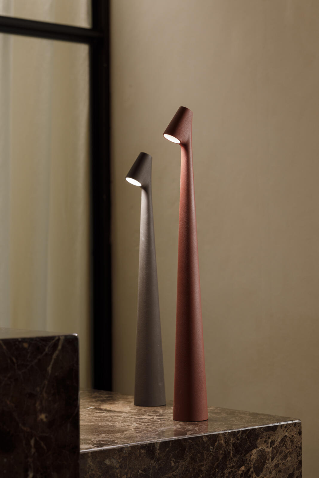 Lampe portable Africa en aluminium par Ichiro Francisco Gomez Paz x Vibia