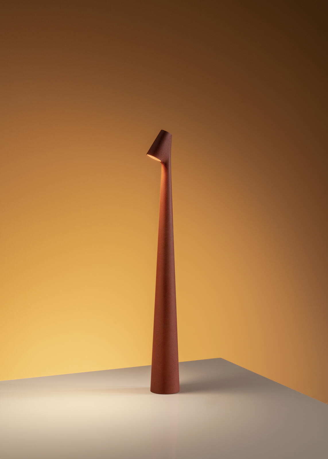 Lampe portable Africa en aluminium par Ichiro Francisco Gomez Paz x Vibia