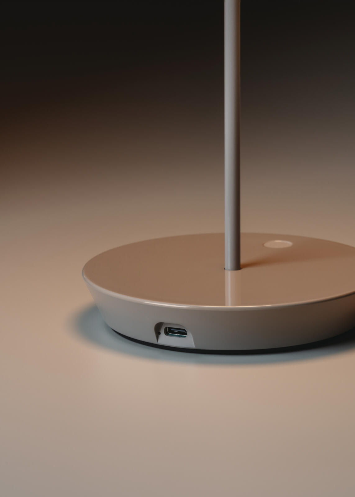 Lampe portable Mayfair Mini en polycarbonate par Diego Fortunato x Vibia Lampe portable Mayfair Mini en polycarbonate par Diego Fortunato x Vibia