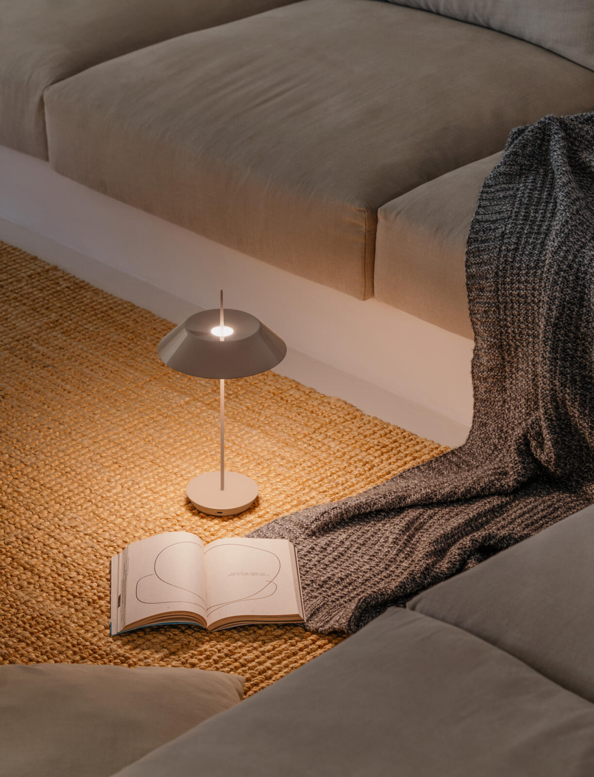Lampe portable Mayfair Mini en polycarbonate par Diego Fortunato x Vibia Lampe portable Mayfair Mini en polycarbonate par Diego Fortunato x Vibia