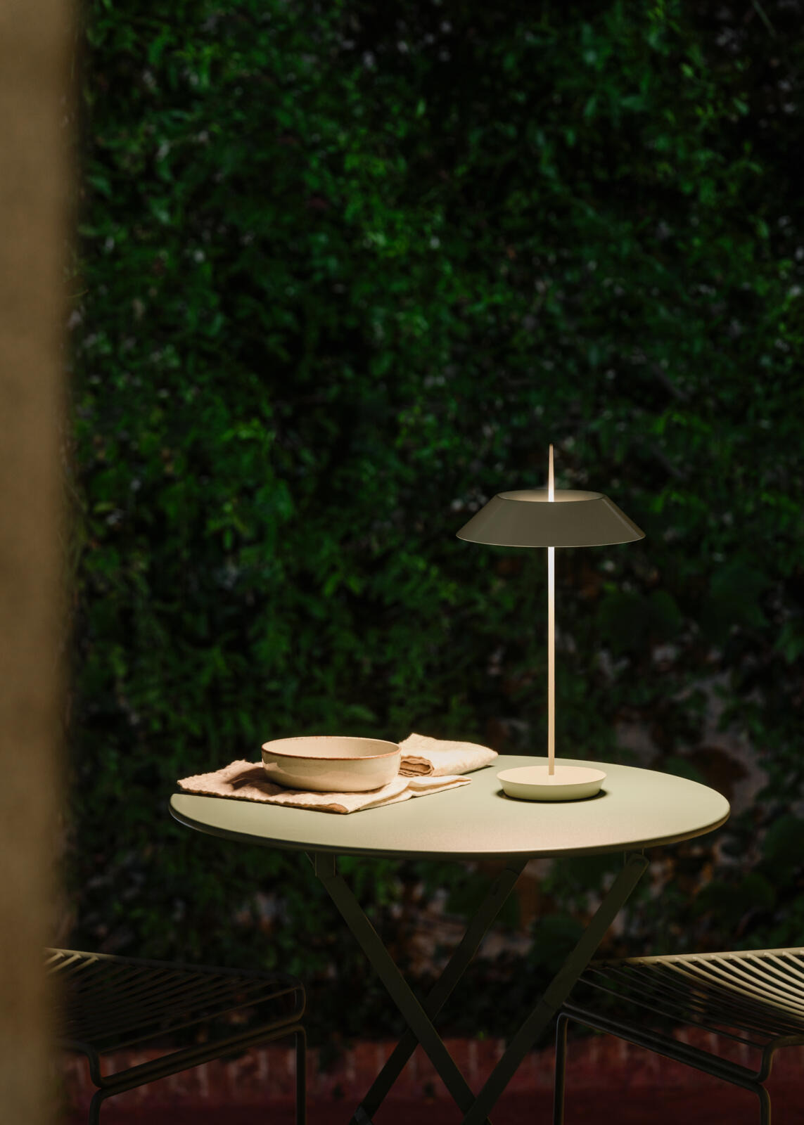 Lampe portable Mayfair Mini en polycarbonate par Diego Fortunato x Vibia Lampe portable Mayfair Mini en polycarbonate par Diego Fortunato x Vibia