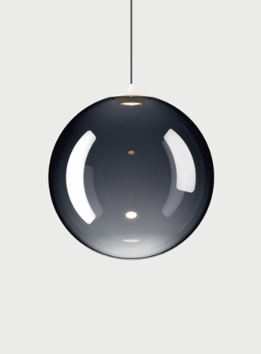 Suspension Random solo en verre soufflé par Chia–Ying Lee x Lodes Suspension Random solo en verre soufflé par Chia–Ying Lee x Lodes