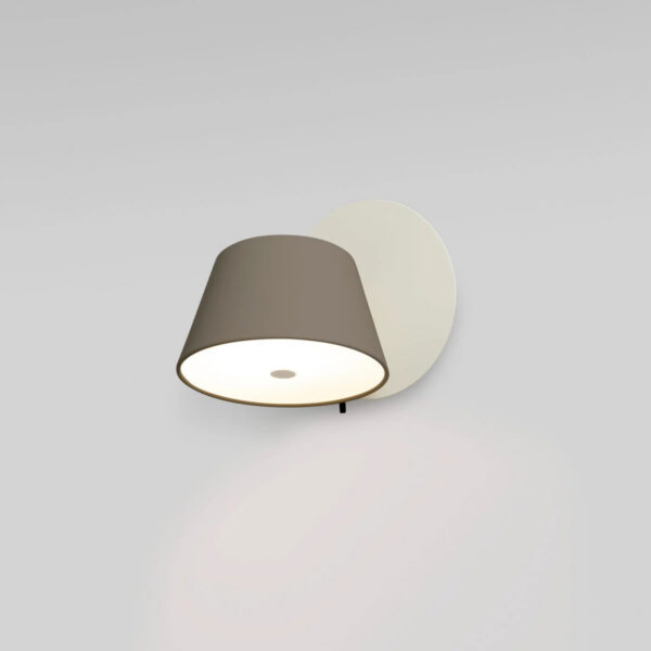 Applique murale Tam Tam avec abat-jour orientable par Fabien Dumas - Marset