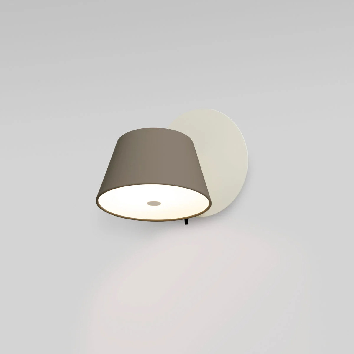 Applique murale Tam Tam avec abat-jour orientable par Fabien Dumas - Marset