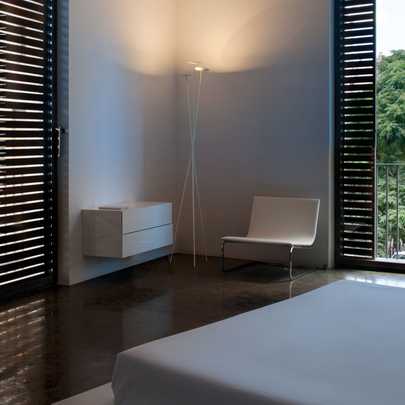 Lampadaire Skan en aluminium par Lievore Altherr Molina x Vibia Lampadaire Skan en aluminium par Lievore Altherr Molina x Vibia