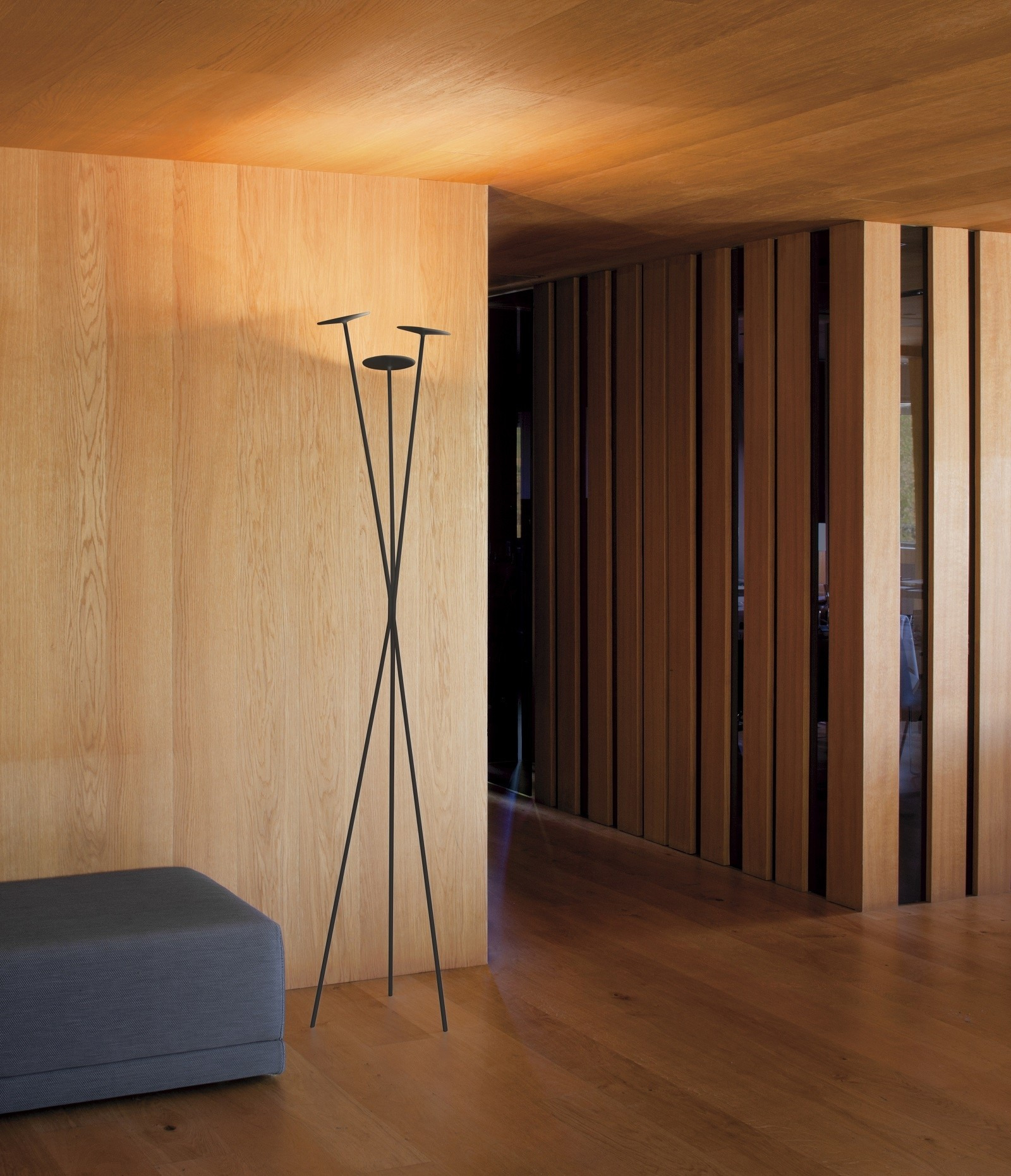 Lampadaire Skan en aluminium par Lievore Altherr Molina x Vibia Lampadaire Skan en aluminium par Lievore Altherr Molina x Vibia