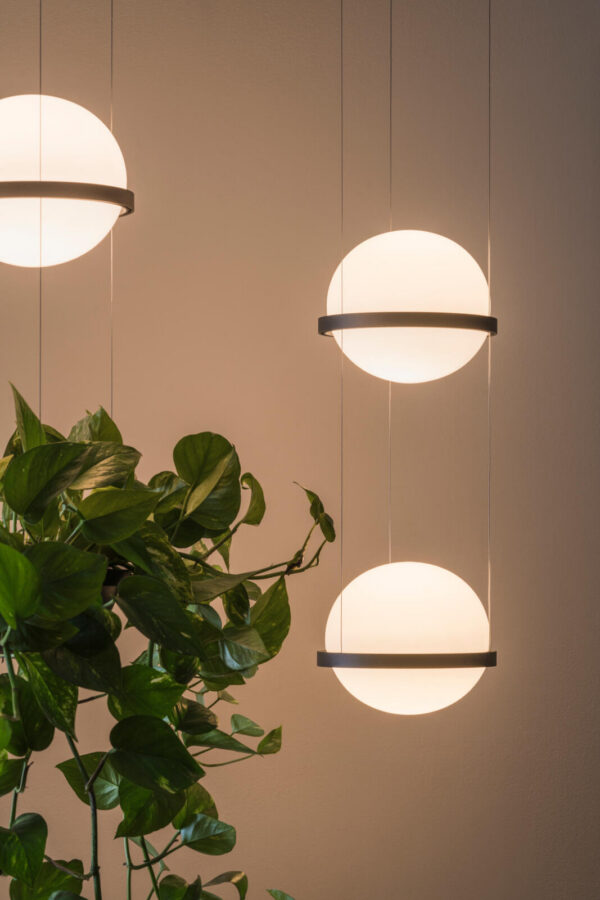 Suspension Palma en aluminium et verre par Antoni Arola x Vibia