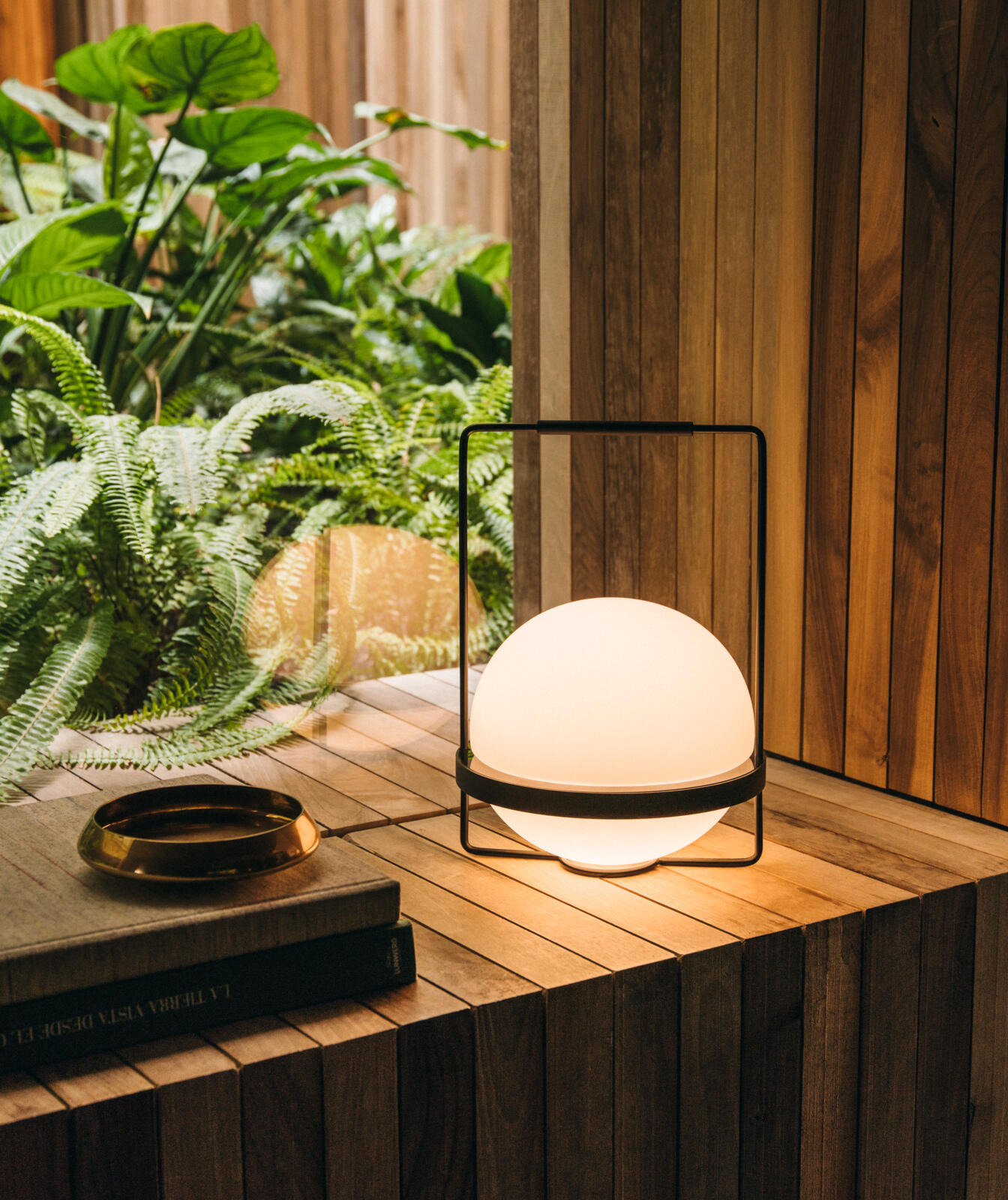 Lampe à poser Palma en aluminium et verre par Antoni Arola x Vibia