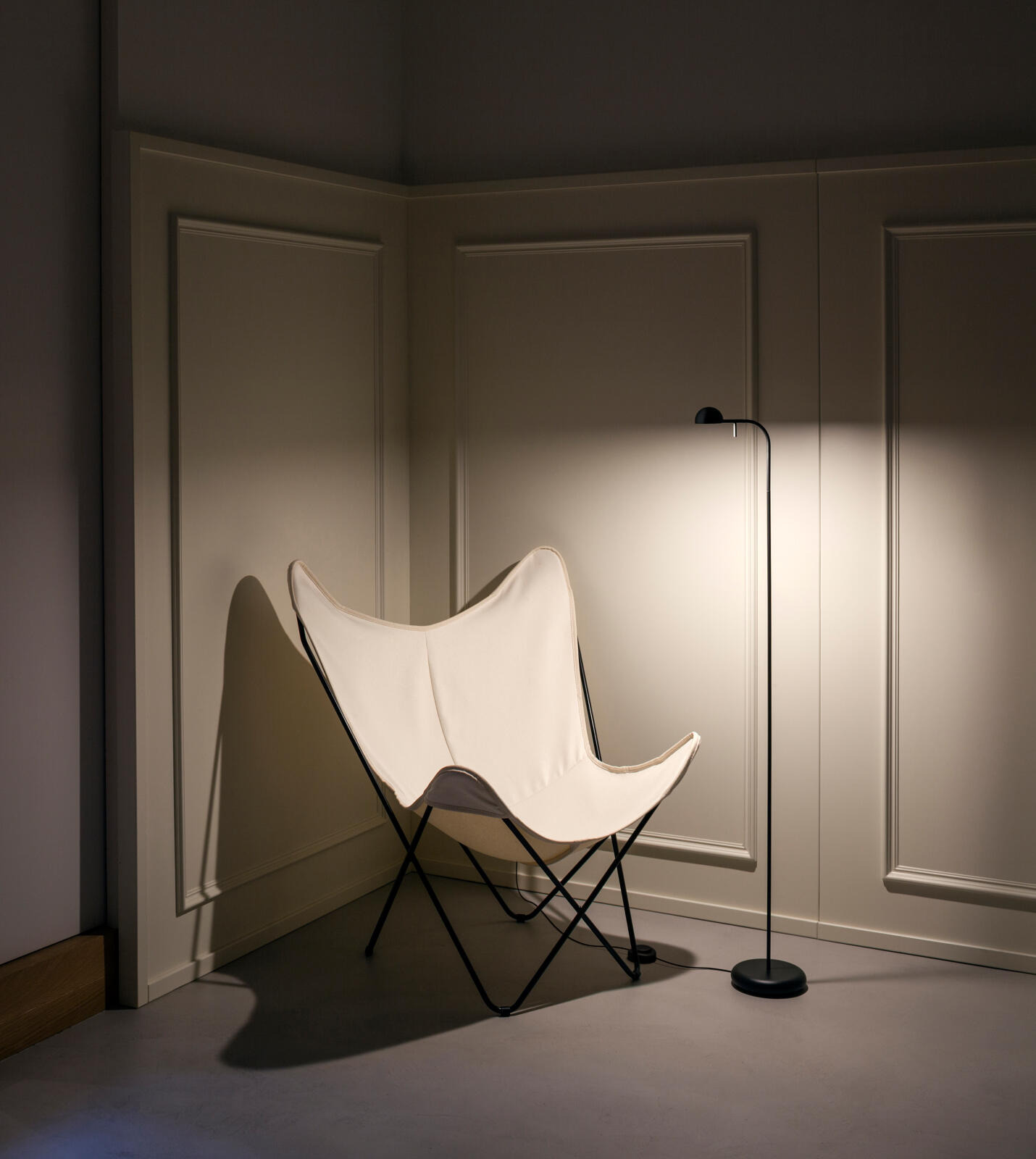 Lampadaire Pin en aluminium par Ichiro Iwasaki x Vibia Lampadaire Pin en aluminium par Ichiro Iwasaki x Vibia