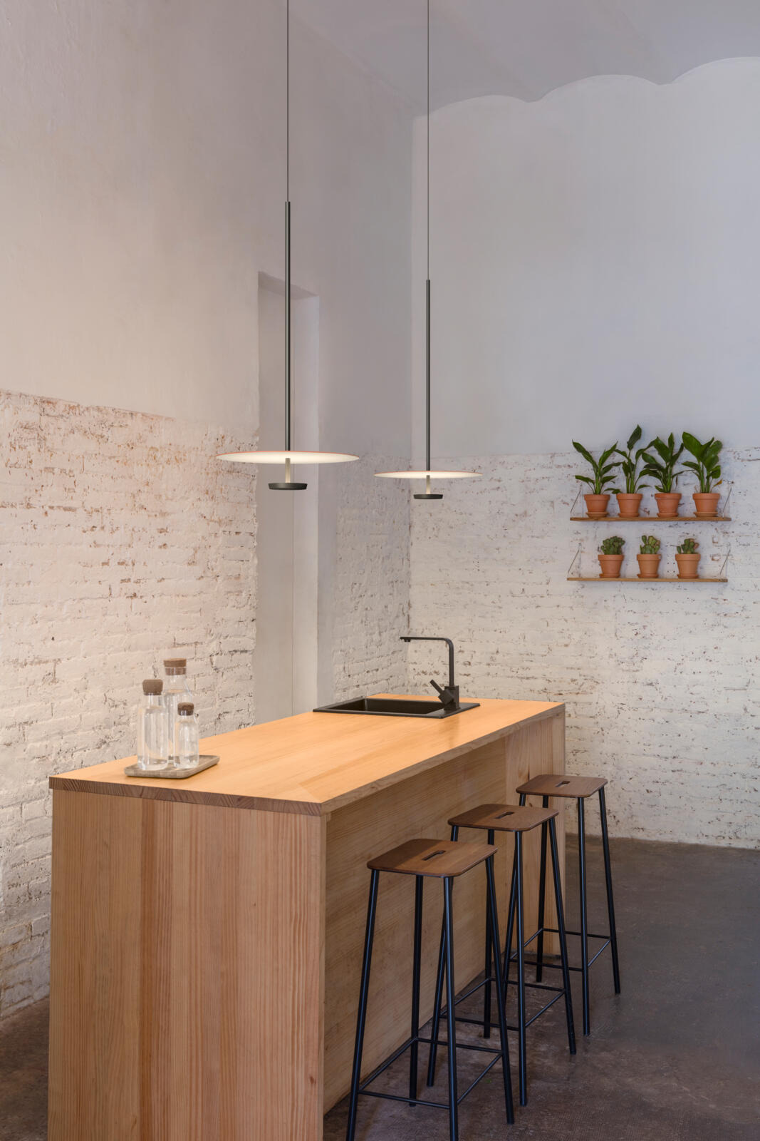 Suspension Flat en aluminium par Ichiro Iwasaki x Vibia Suspension Flat en aluminium par Ichiro Iwasaki x Vibia