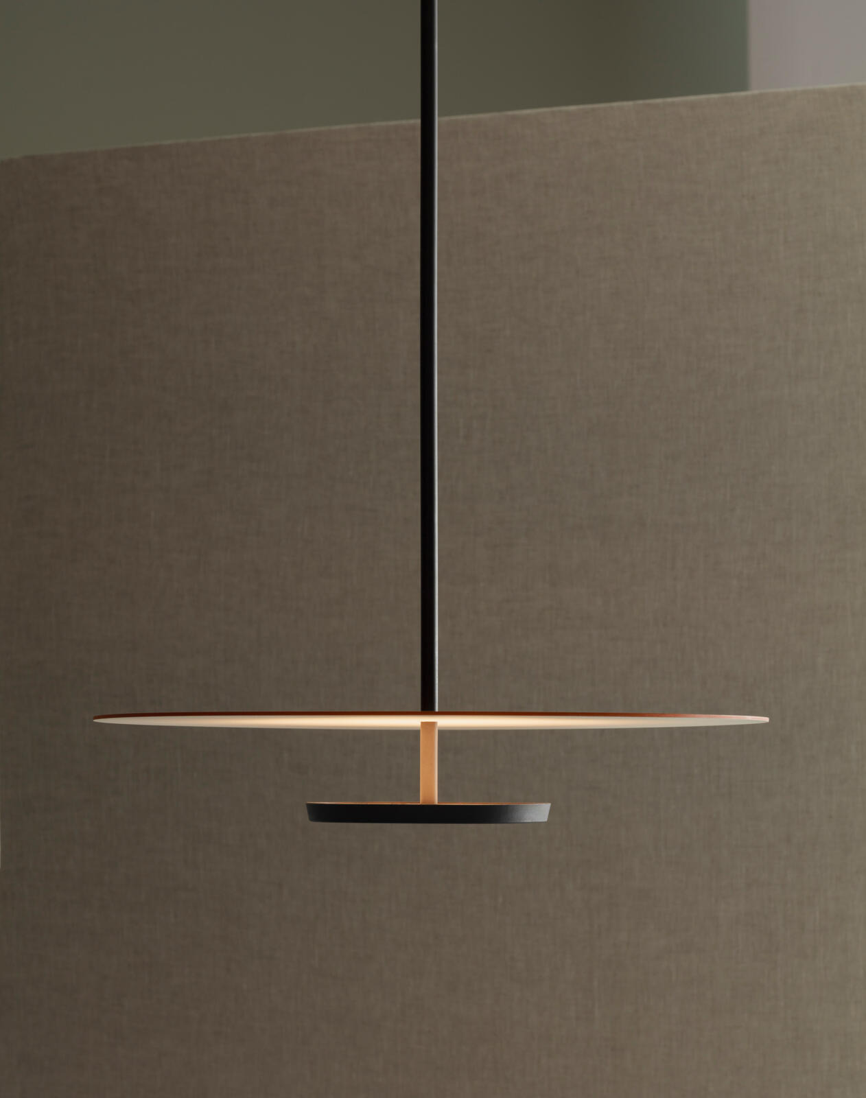 Suspension Flat en aluminium par Ichiro Iwasaki x Vibia Suspension Flat en aluminium par Ichiro Iwasaki x Vibia