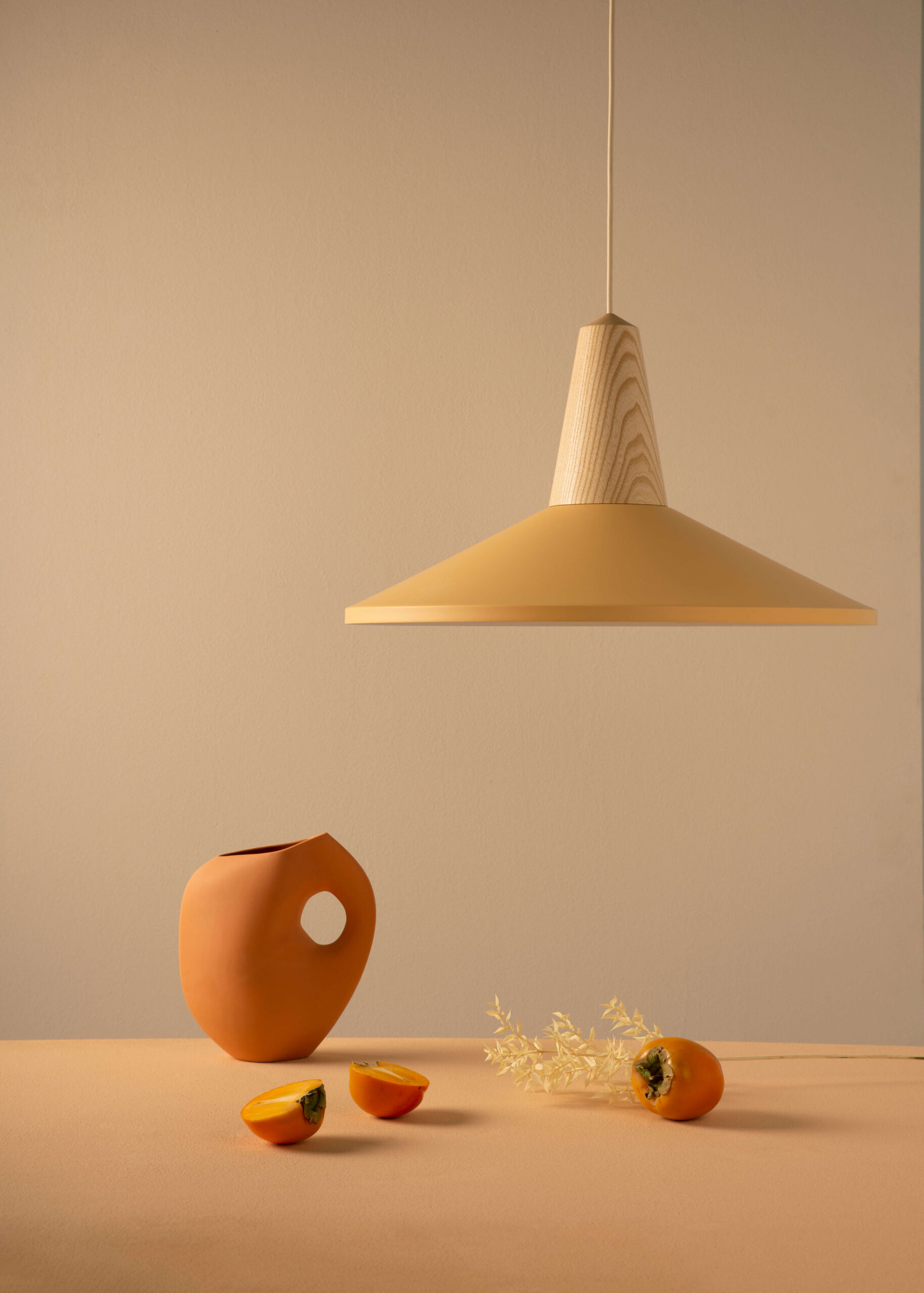 Suspension en Frêne Eikon Shell au design scandinave par Schneid Lighting Suspension en Frêne Eikon Shell au design scandinave par Schneid Lighting