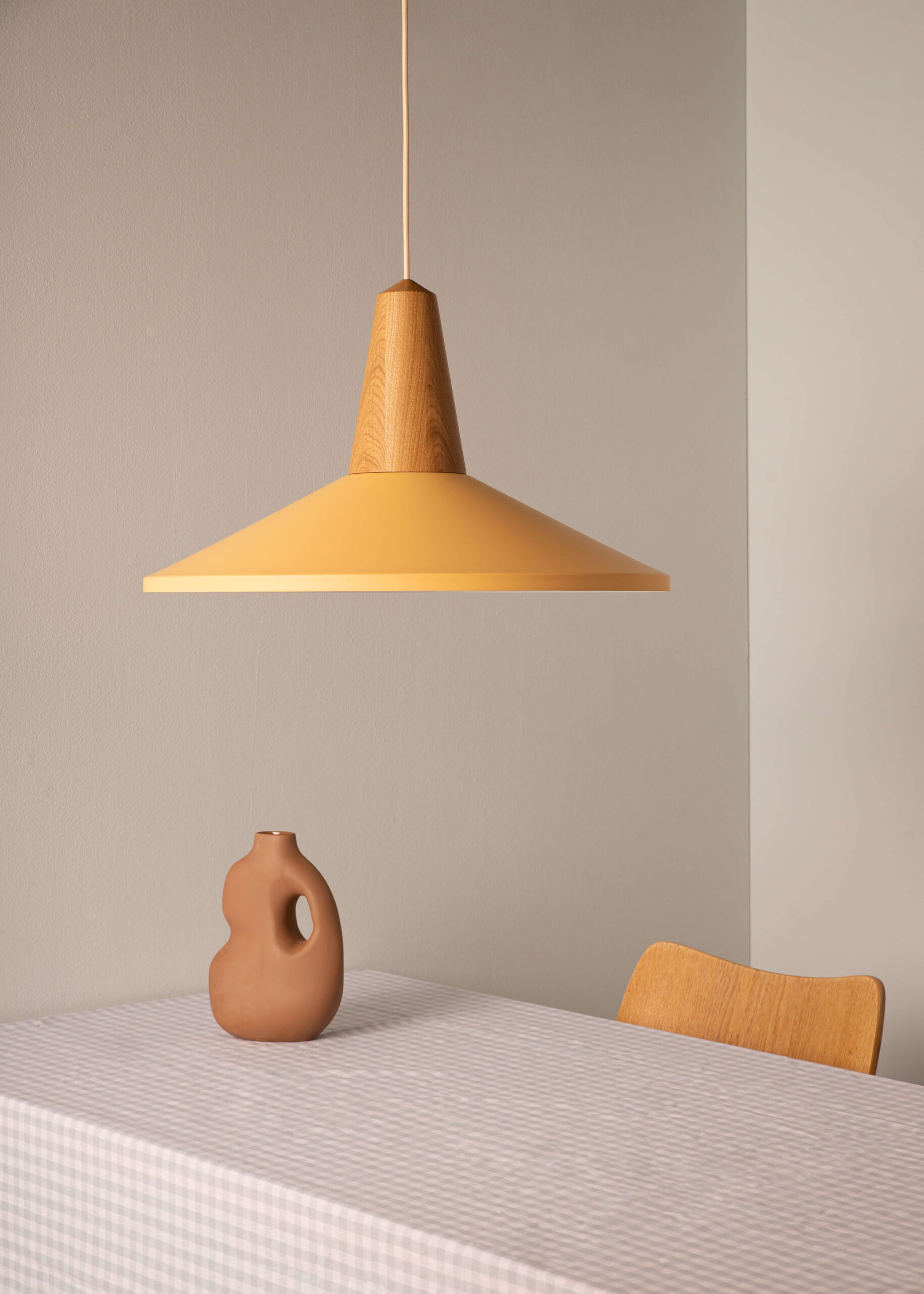 Suspension en Chêne Eikon Shell au design scandinave par Schneid Lighting Suspension en Chêne Eikon Shell au design scandinave par Schneid Lighting