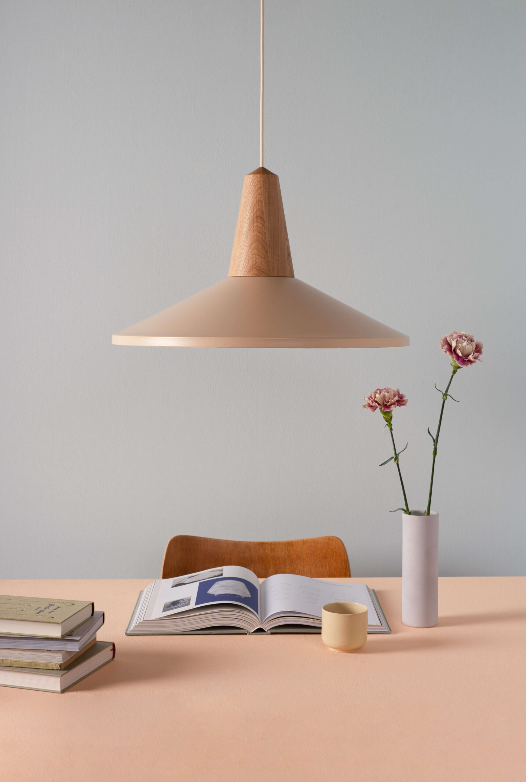 Suspension en Chêne Eikon Shell au design scandinave par Schneid Lighting Suspension en Chêne Eikon Shell au design scandinave par Schneid Lighting