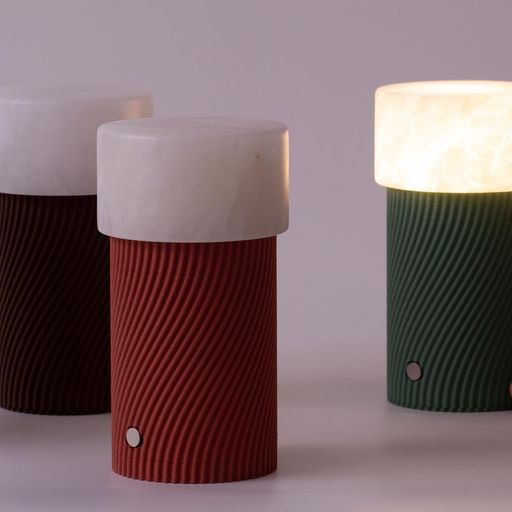 Lampe à poser Rizzo nomade par Robin Lamps Lampe à poser Rizzo en fer par Robin Lamps