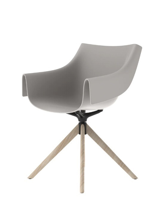 Chaise pivotante Manta en polyéthylène au design contemporain par Eugeni Quitllet x Vondom Chaise pivotante Manta en polyéthylène au design contemporain par Eugeni Quitllet x Vondom