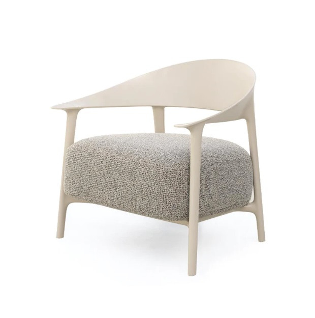 Fauteuil Africa avec coussin en polypropylène au design contemporain par Eugeni Quitllet x Vondom Fauteuil Africa avec coussin en polypropylène au design contemporain par Eugeni Quitllet x Vondom
