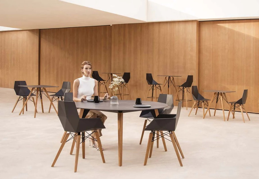 Chaise avec pieds en bois Faz en polypropylène au design contemporain par Ramón Esteve x Vondom