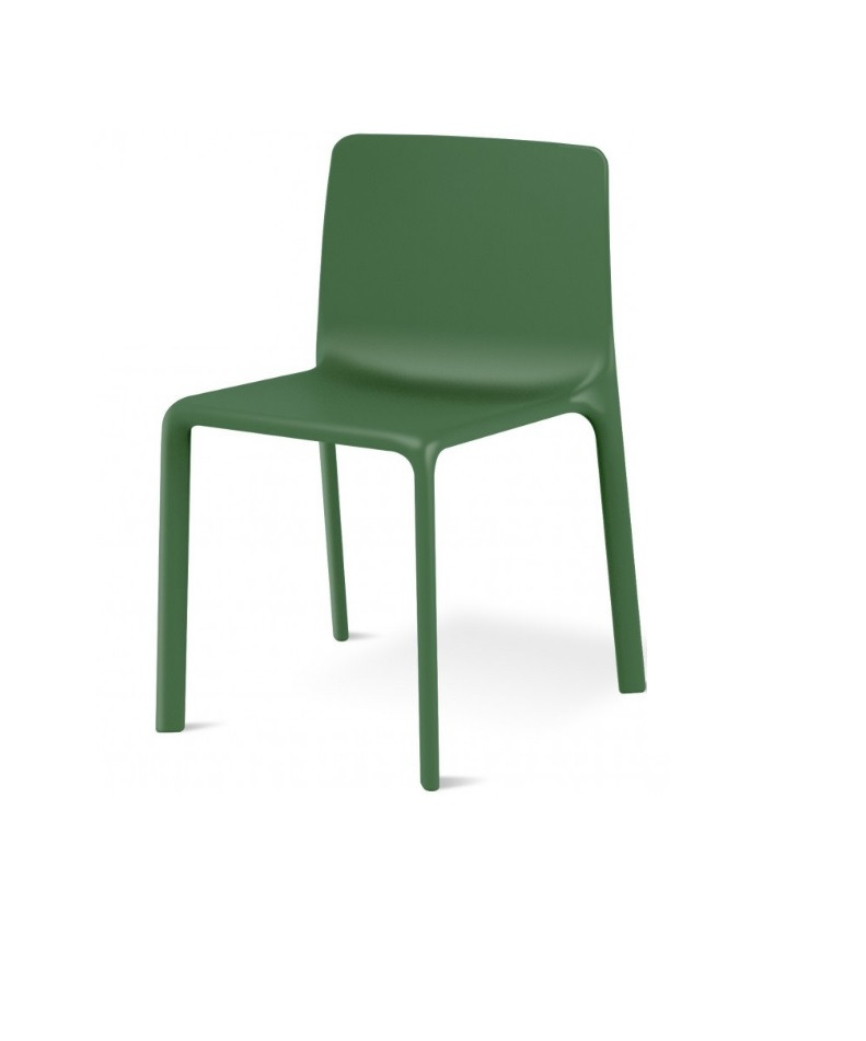Chaise Kes en polypropylène au design contemporain par Gabriele + Oscar Buratti x Vondom Chaise Kes en polypropylène au design contemporain par Gabriele + Oscar Buratti x Vondom