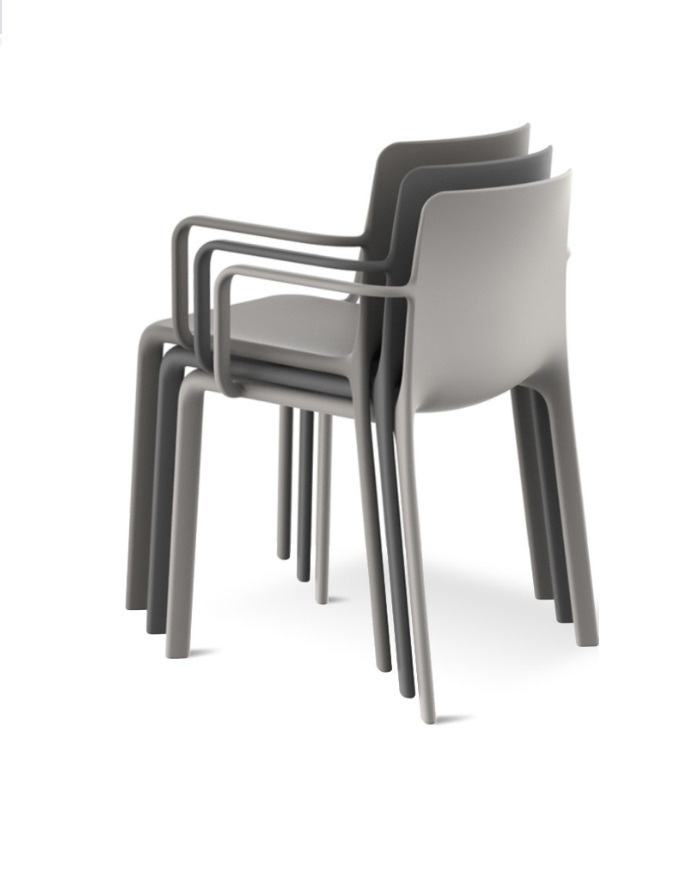 Fauteuil Kes en polypropylène au design contemporain par Gabriele + Oscar Buratti x Vondom Fauteuil Kes en polypropylène au design contemporain par Gabriele + Oscar Buratti x Vondom