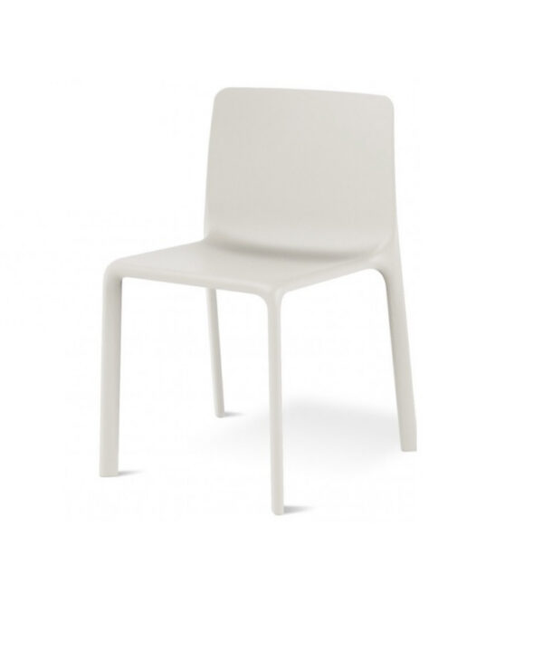 Chaise Kes en polypropylène au design contemporain par Gabriele + Oscar Buratti x Vondom