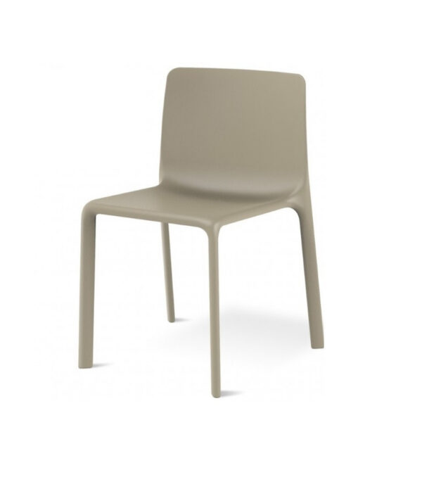 Chaise Kes en polypropylène au design contemporain par Gabriele + Oscar Buratti x Vondom