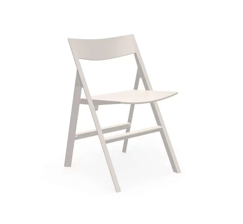 Chaise pliante Quartz en polypropylène au design contemporain par Ramón Esteve x Vondom Chaise pliante Quartz en polypropylène au design contemporain par Ramón Esteve x Vondom