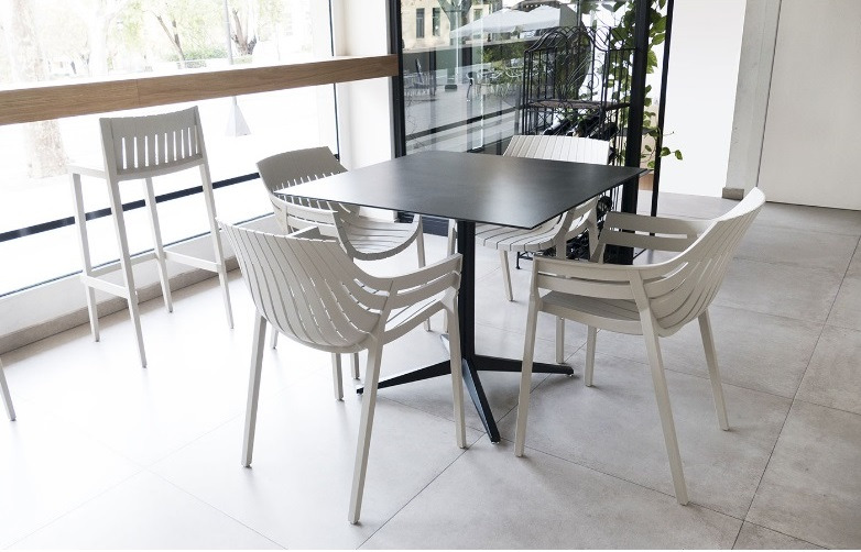 Fauteuil Spritz en polypropylène au design contemporain par Archirivolto Design x Vondom Fauteuil Spritz en polypropylène au design contemporain par Archirivolto Design x Vondom